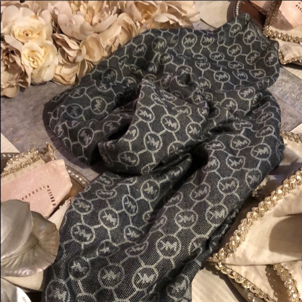 Michael kors large scarf
